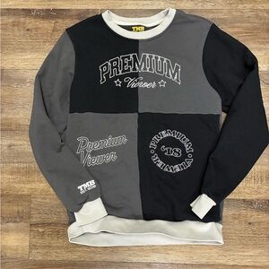 Premium Viewer Men's Black and Gray Crewneck Sweater